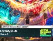 Fénybütykölde a Jakováli Dzsámi kertjében