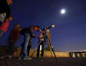 Távcsöves bemutató a Csillagászat Napja alkalmából a Zsolnay Negyedben