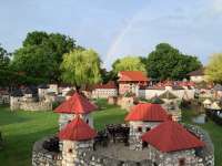 Középkori hangulat – Várpark és Skanzen Dinnyésen