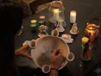 Adventre hangoló kerámiafestő workshop a Fészek Kézművesházban Adventre hangoló kerámiafestő workshop a Fészek Kézművesházban