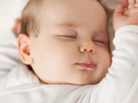 Hogyan javíthatja a megfelelő matrac a gyermek alvását és fejlődését