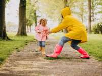 Itt a tavasz, hogyan öltöztessük rétegesen a  gyereket?